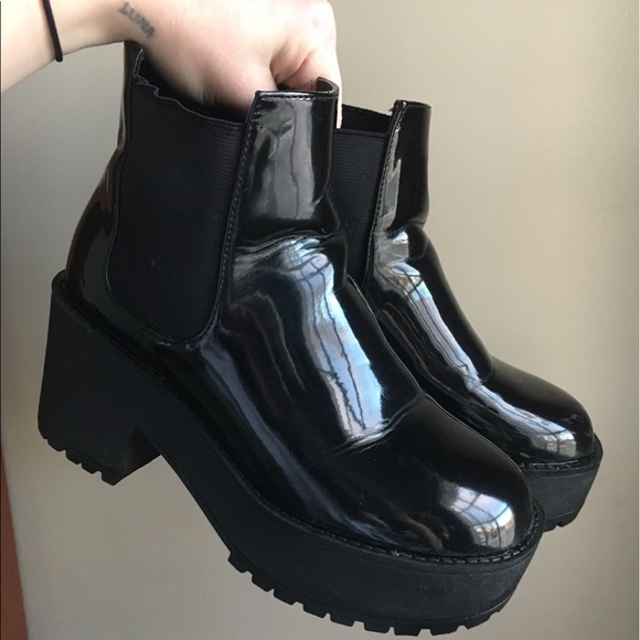 ❌SOLD❌ Divided Faux Patent Platform Boots - Picture 1 of 6